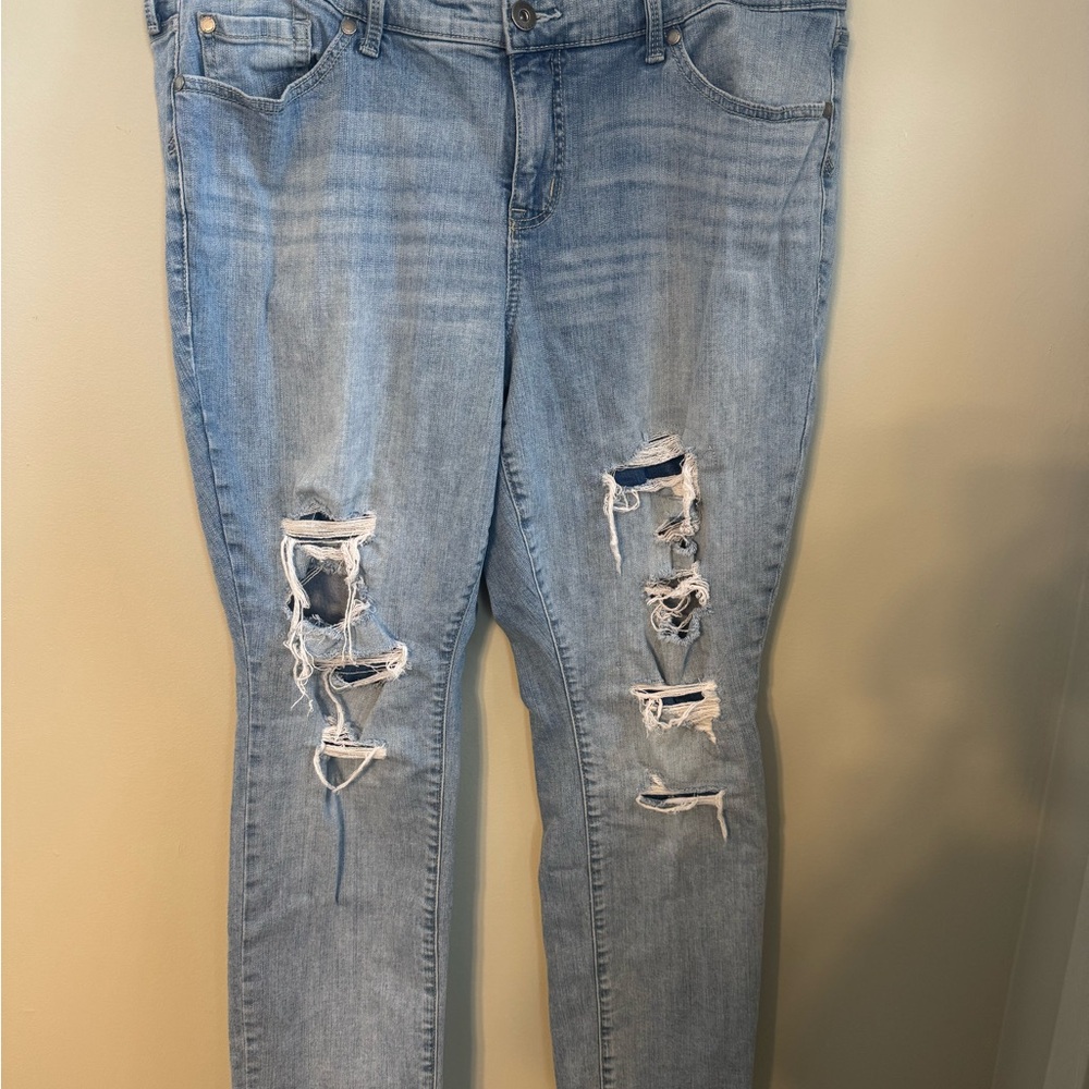 TORRID Women's Distressed JEANS Lightwash Denim Boyfriend Straight Size 16R
